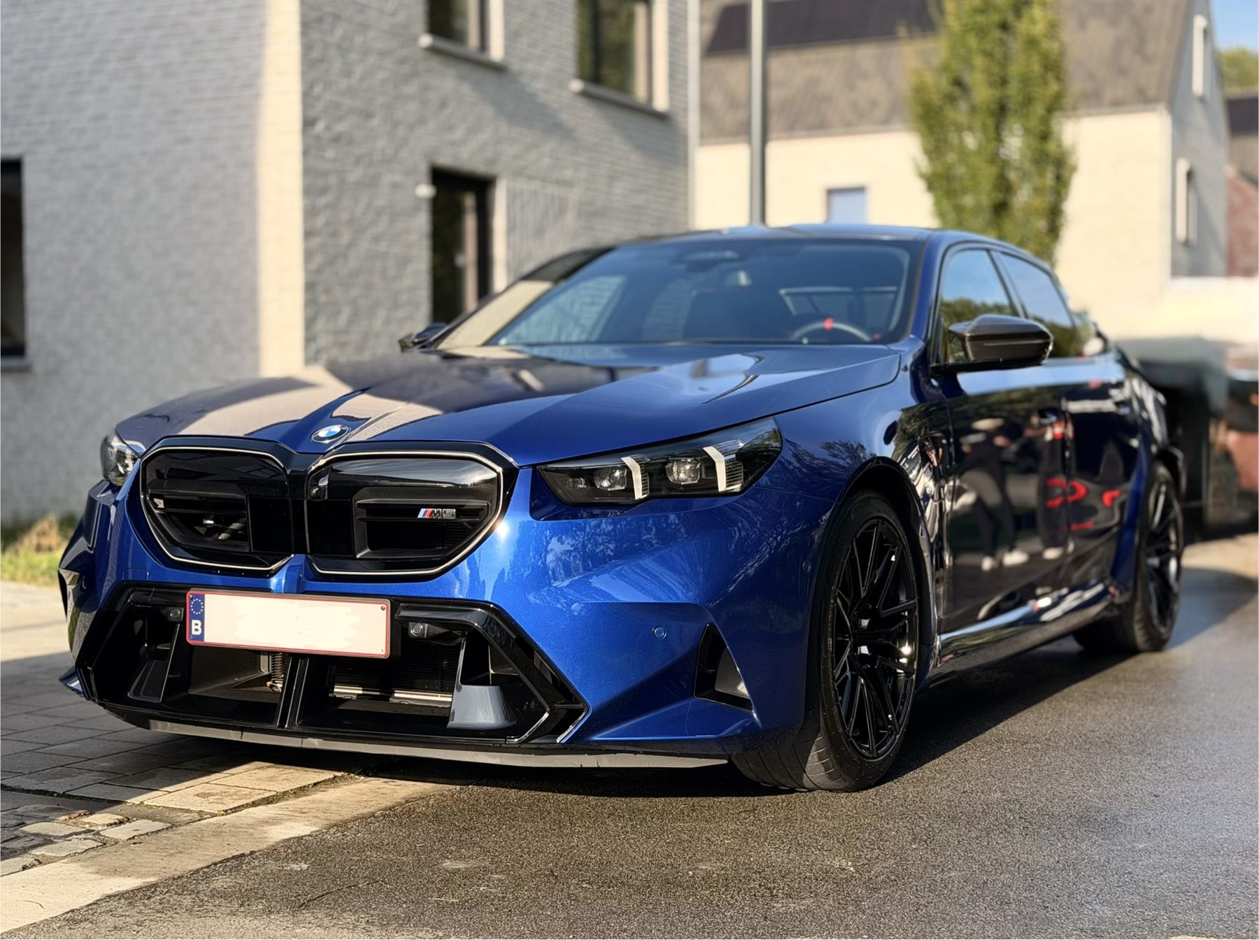 BMW M5 in Marina Bay Blue, net gedetaild aan huis door Eye For Detailing